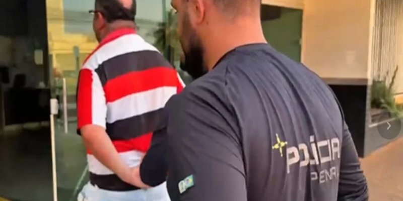 Detenção de homem dentro de ônibus após importunação sexual