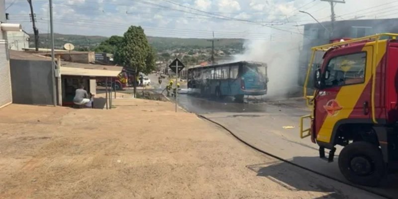 Viatura do Corpo de Bombeiros Militar de Goiás (CBMGO) no local do incêndio